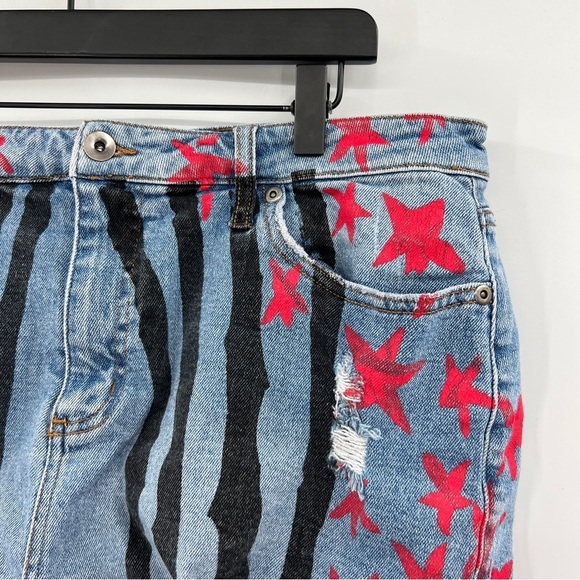 Her Universe DC Comics Birds Of Prey Harley Quinn Destructed Hi-Rise Shorts 15 - Picture 3 of 16